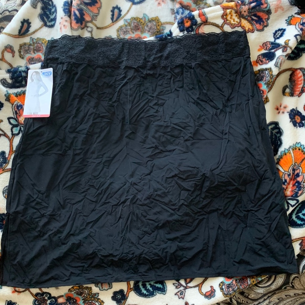 NWT Black half slip